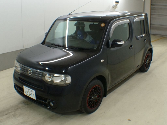 Used Nissan CUBE 2010 for sale.