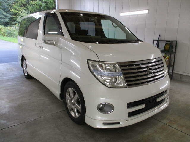Used Nissan ELGRAND 2006 for sale.