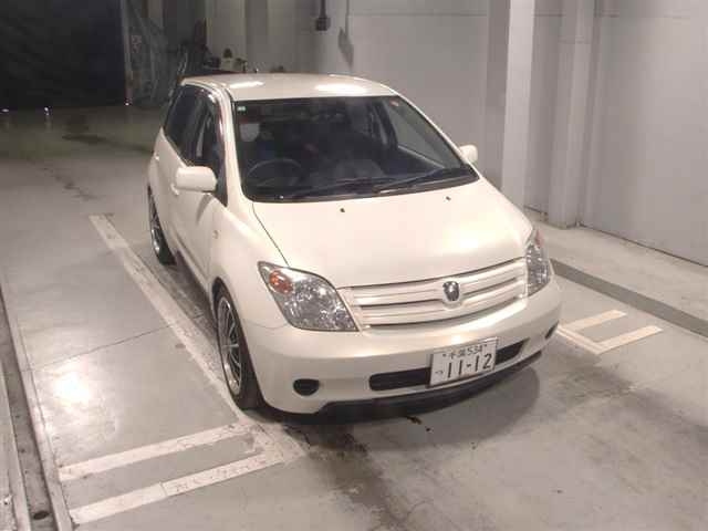 Used Toyota IST 2004 for sale.