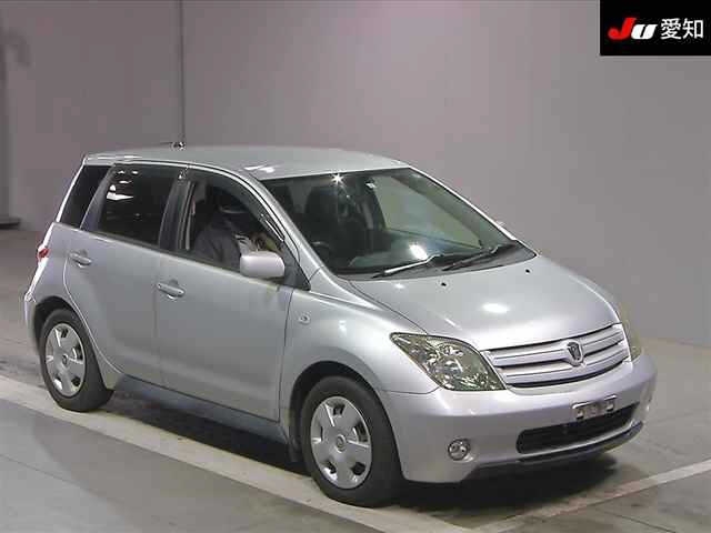 Used Toyota IST 2005 for sale.