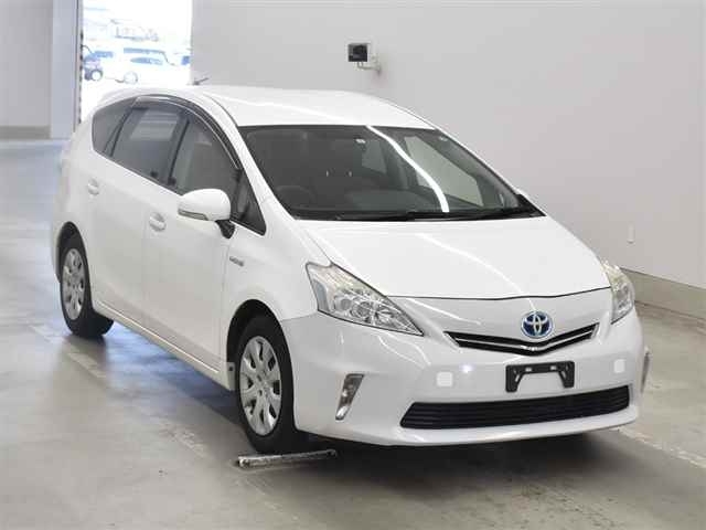 Used Toyota PRIUS ALPHA 2013 for sale.