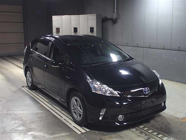 Used Toyota PRIUS ALPHA 2014 for sale.