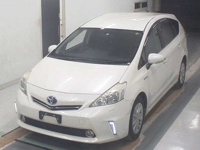 Used Toyota PRIUS ALPHA 2012 for sale.