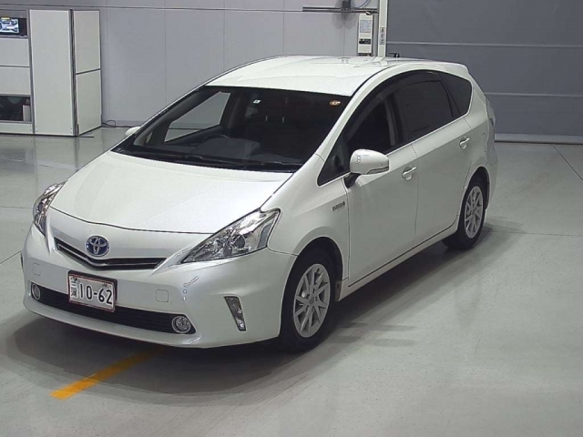 Used Toyota PRIUS ALPHA 2012 for sale.