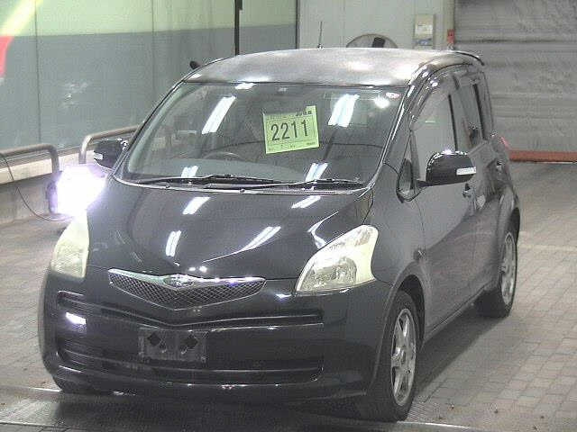 Used Toyota RACTIS 2005 for sale.