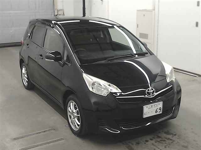 Used Toyota RACTIS 2012 for sale.