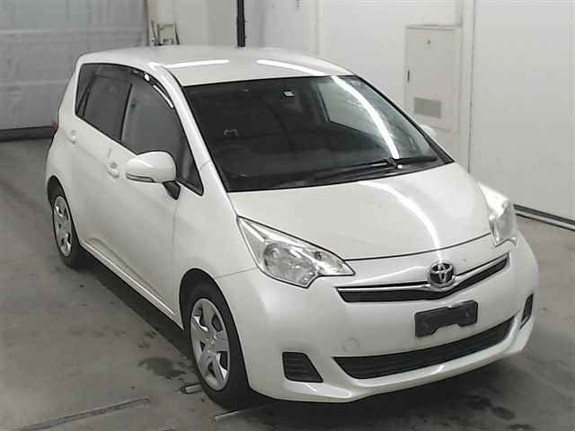 Used Toyota RACTIS 2012 for sale.