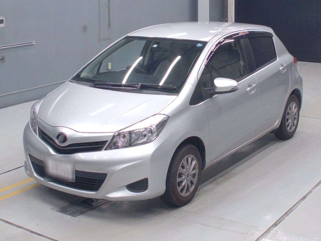 Used Toyota VITZ 2013 for sale.