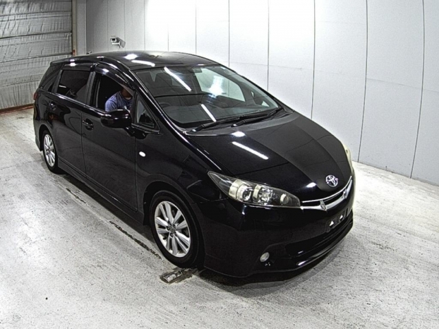 Used Toyota WISH 2009 for sale.