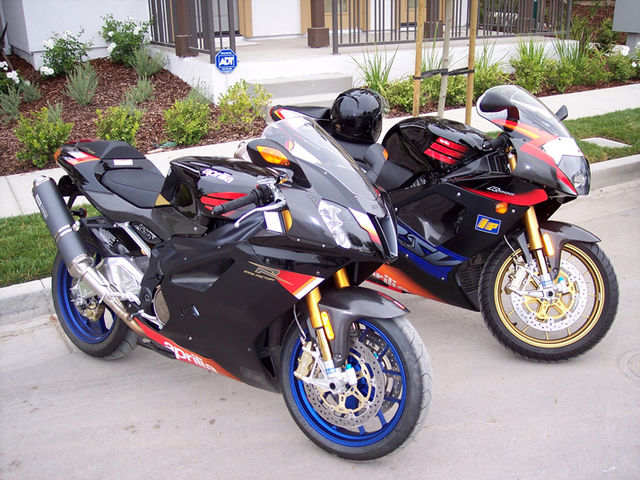 APRILIA RSV 1000 MILLE R Price and Specification in Pakistan