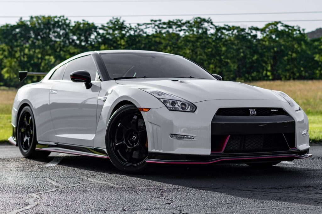 Nissan GT R price and specification in Pakistan